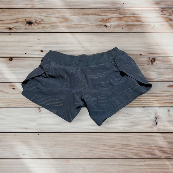 Brooks Chaser Running Shorts 3” with Liner Size Medium Black and Gray Pattern - Picture 4 of 6